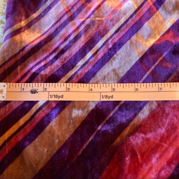 Velveteen Red Patterned Scarf - Picture 5 of 8